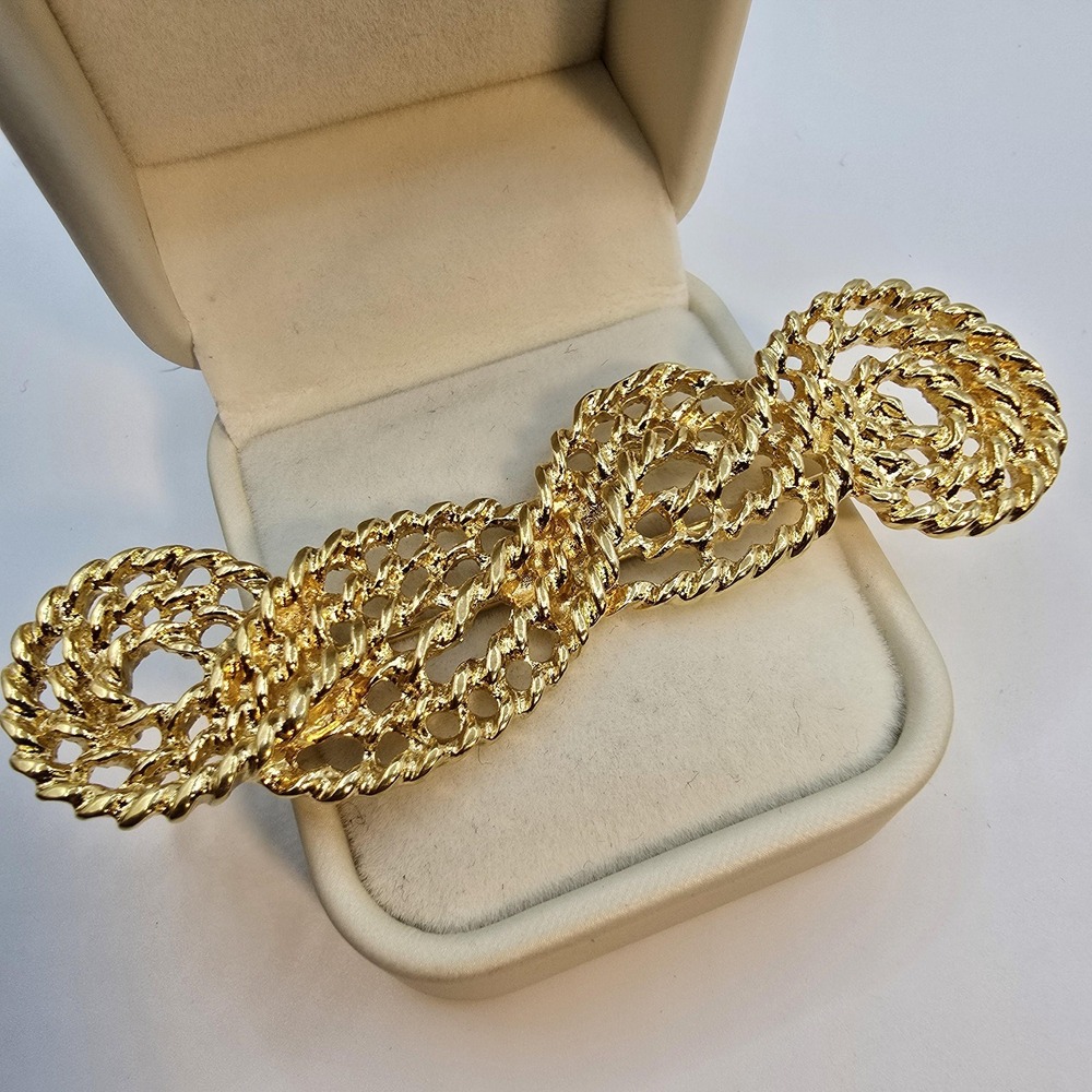 Vintage Trifari Gold Infinity Brooch: 80s-90s Signed Statement Pin Textured